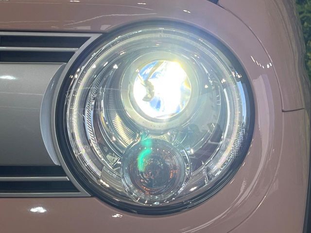 【HIDヘッドライト】非常に明るく前方を照らしてくれるので、悪天候や夜間の走行時も視界良好で安心してお乗りいただけます。