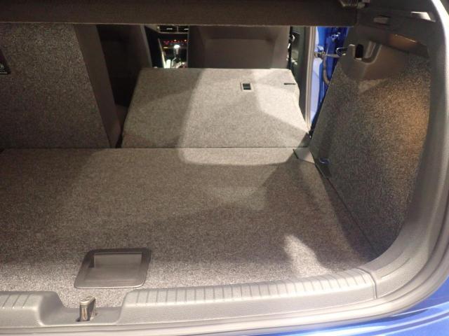 リヤシートを倒せば長さのあるお荷物も楽々！！