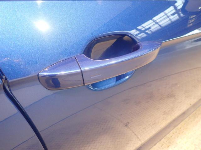 ”Keyless Access”によって、ドアハンドルに手をかけるだけでドアロックが解除できます！