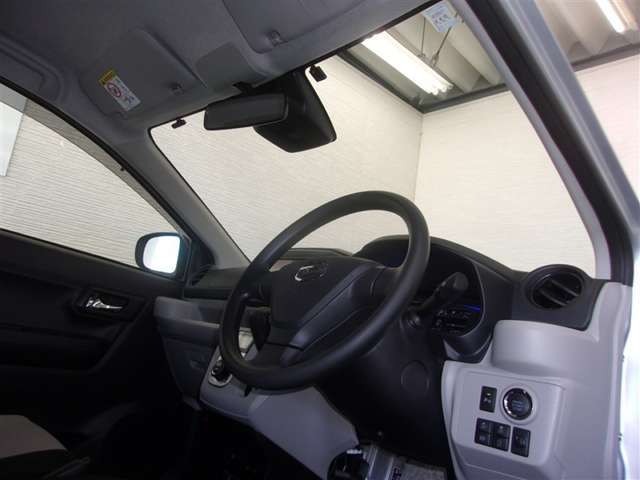 見通しのよいすっきりとした視界で、誰でも運転しやすいです。運転のしやすさは疲れにくさにも繋がりますよ♪