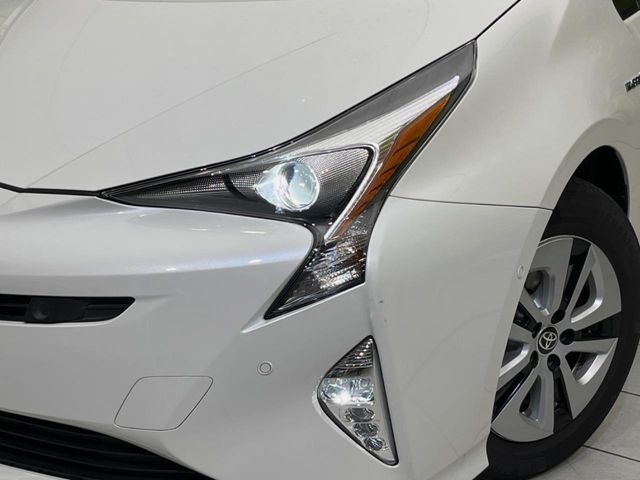 【LEDヘッドライト】悪天候や夜間走行時も良好な視界を確保し安心して運転できる高輝度LEDヘッドライトを装備！点灯速度が早く、消費電力も抑えられています。