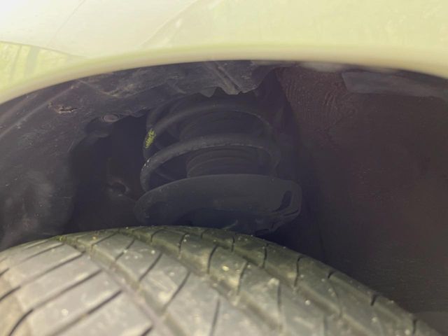 お車を安心してお乗りいただく為には、足回りの定期点検が欠かせません。サービスサポート（有償保証）では無料点検もご提供しており、安心のカーライフをお過ごしいただけるサポート体制が整っています。