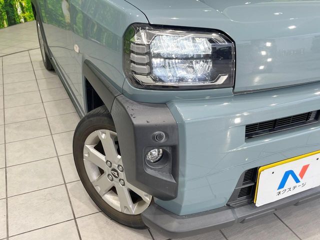 【LEDヘッドライト】悪天候や夜間走行時も良好な視界を確保し安心して運転できる高輝度LEDヘッドライトを装備！点灯速度が早く、消費電力も抑えられています。