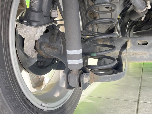 お車を安心してお乗りいただく為には、足回りの定期点検が欠かせません。サービスサポート（有償保証）では無料点検もご提供しており、安心のカーライフをお過ごしいただけるサポート体制が整っています。