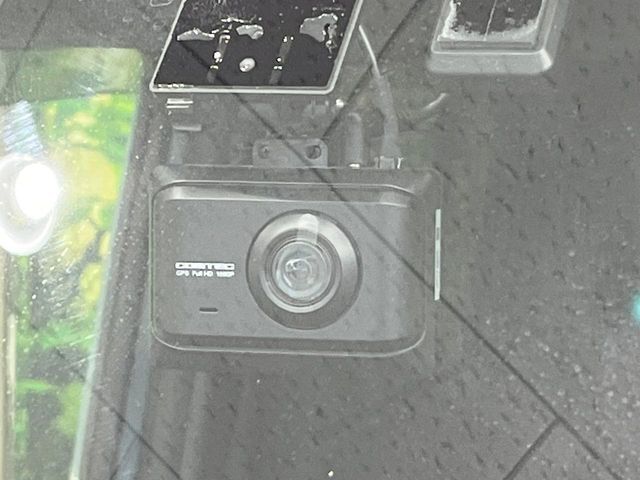 【ドライブレコーダー】安心・安全なカーライフに必須のドライブレコーダーを装備！走行中はもちろん、あおり運転や事故に遭遇した際の状況も映像で記録し、万一のリスクに備えます。