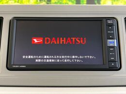 【純正ナビ】人気の純正ナビを装備。オーディオ機能も充実しており、Bluetooth接続すればお持ちのスマホやMP3プレイヤーの音楽を再生可能！毎日の運転がさらに楽しくなります！！