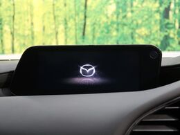 【メーカー純正ナビ】インテリアに溶け込むスタイリッシュな「専用設計」メーカーナビを装備♪視認性や操作性など基本性能にも優れ、より上質なカーライフをお楽しみいただけます。