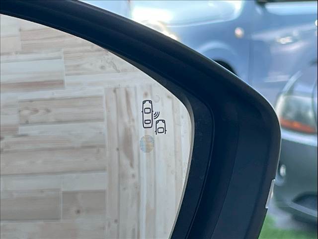 ブラインドスポットモニター搭載で後方から接近する車両にも簡単に気づけます。