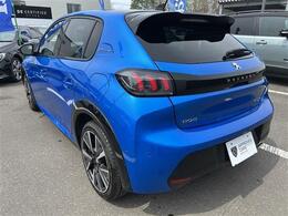 当社の納車前点検・サービスの内容は、車検点検・法定12ヶ月定期点検・油脂類の点検及び交換・バッテリーの点検及び交換等を行い、良好な状態にてご納車させていただきます。