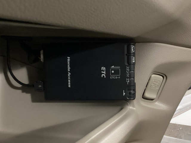 高速道路のご利用時にとても便利なETC車載器付。