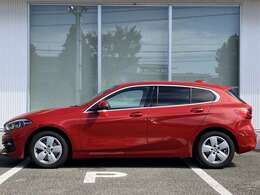 BMW Premium Selection 2年間走行距離無制限保証、安心もBMWクオリティ。BMWメカニックによる360度チェックの納車前点検。交換基準に達した部品があれば、BMW純正部品だけを使用し整備した後にお引渡しします。