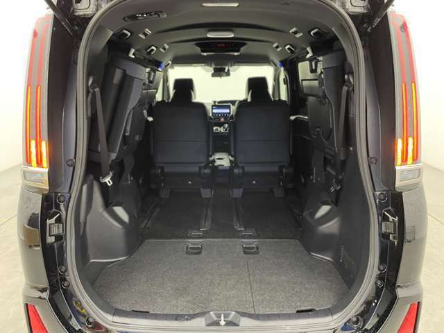 【シートアレンジ】乗せる人数、荷物によってシートをアレンジすれば、ダンボールなどの大きい荷物や、釣り具などの長尺物も載せられそうですね！