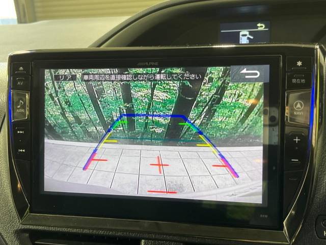 【バックカメラ】駐車時に後方がリアルタイム映像で確認できます。大型商業施設や立体駐車場での駐車時や、夜間のバック時に大活躍！運転スキルに関わらず、今や必須となった装備のひとつです！