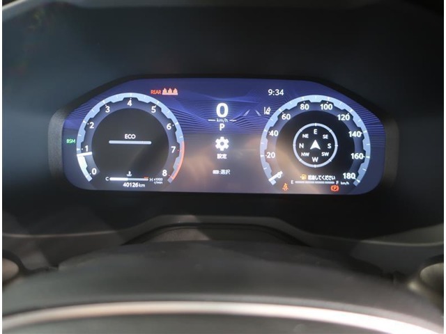 メーター中央には、マルチインフォメーションディスプレイを塔載しています。運転をサポートする情報を表示してくれます☆