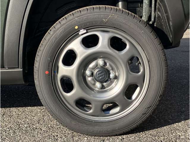 純正ホイールを装着しております。車両に関してのご質問は、スタッフまでお気軽にお問合せ下さい！TEL：0439-88-6662