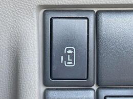 【パワースライドドア】スマートキーや運転席のスイッチでスライドドアの開閉が可能♪電動だから力を入れてドアを開ける必要が無く、小さいお子様でも、重い荷物を持っている時もラクに開け閉めできます♪