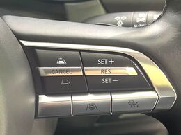 【マツダ・レーダークルーズコントロール】高速道路での長距離走行が楽に！自動で速度を保つクルーズコントロールが、衝突軽減システムと連携し、前方の車両を感知して車間を保つように速度調節してくれます！！