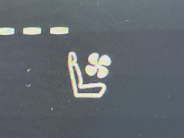 【シートベンチレーション】夏場は涼しい風でお尻や背中の熱やムレを防ぎ、冬はエアコンよりも早く温まってポカポカに！季節を問わず快適に過ごせます。
