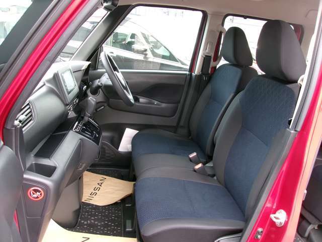 前席ウォークスルーで左右の移動はラクチンです！