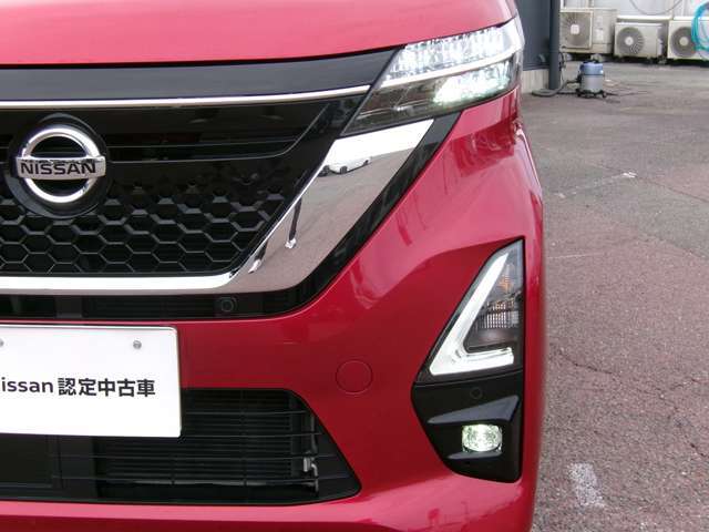 LEDヘッドランプ装備で、明るく安全に夜道もサポートしてくれます。