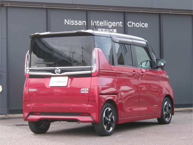 リヤガラスは外からの視線や紫外線をカットし、断熱効果にも優れたプライバシーガラスになっています。