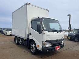 当社は軽自動車からバン、トラック、クレーン、ダンプ、重機を全国そして海外に販売している自動車会社です。