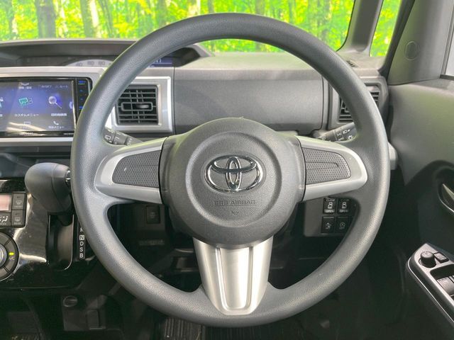 インテリアに合わせたデザインのステアリングは、運転される方のことも考え、運転しやすい形状、大きさです。是非一度、実際に触ってお確かめください。
