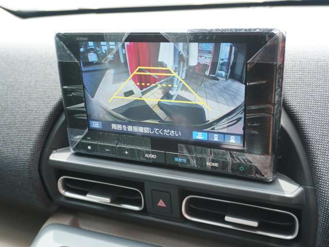 バックカメラも装備、安心して車庫入れできます。