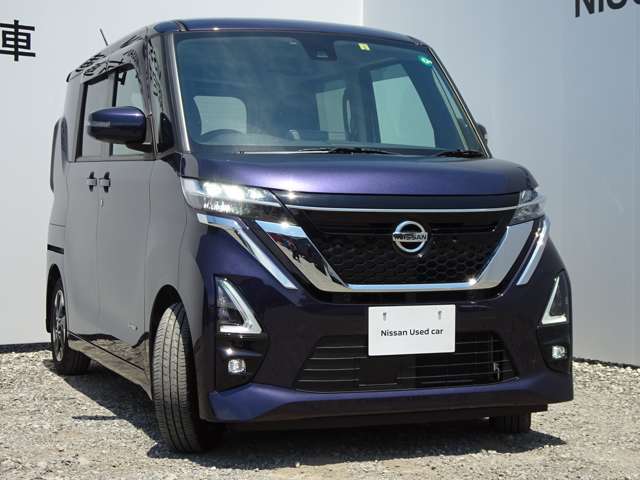 LEDヘッドライト・です。ハイビームアシスト付き。ヘッドランプをハイビームにして走行中、前方の対向車や先行車がいたり、明るい場所を走行すると自動でロービームになります。