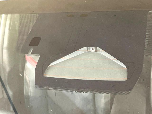 【トヨタセーフティセンス】走行中に前方の車両等を認識し、衝突しそうな時は警報とブレーキで衝突回避と被害軽減をアシスト。より安全にドライブをお楽しみいただけます。