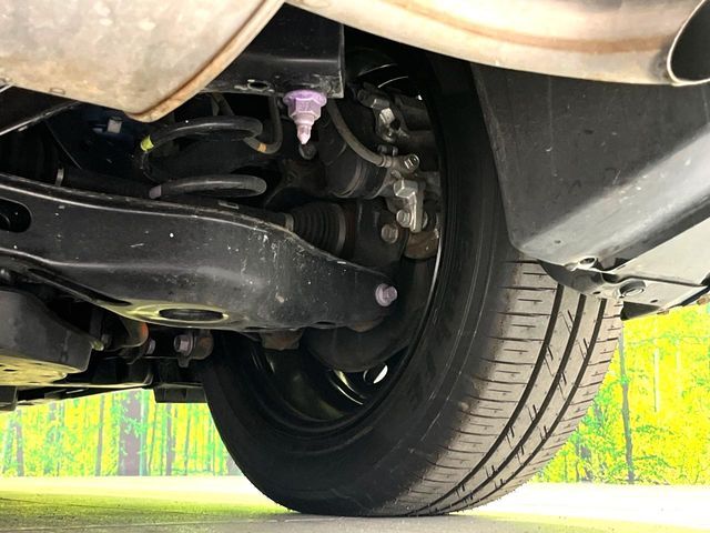 お車を安心してお乗りいただく為には、足回りの定期点検が欠かせません。サービスサポート（有償保証）では無料点検もご提供しており、安心のカーライフをお過ごしいただけるサポート体制が整っています。