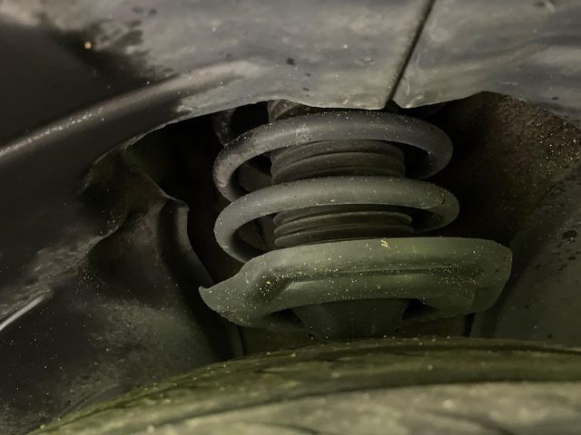 お車を安心してお乗りいただく為には、足回りの定期点検が欠かせません。サービスサポート（有償保証）では無料点検もご提供しており、安心のカーライフをお過ごしいただけるサポート体制が整っています。