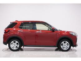 県内13店舗にて常時500台以上ダイハツ車を展示中です。見て、触って、納得のいく一台をぜひ見つけてください。