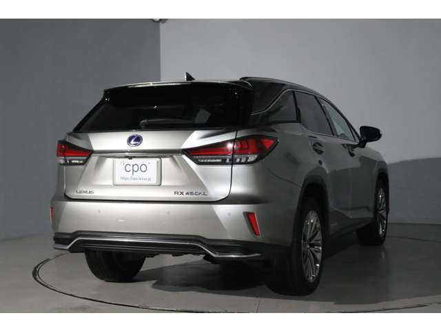 お客様が安全安心にお使いいただくために、納車前にレクサステクニカルショップにて点検整備をさせていただきます。