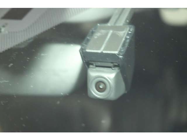 あらゆるシーンで味わえる、思い通りの操舵感ドライビングの愉しさが、レクサスの魅力です。