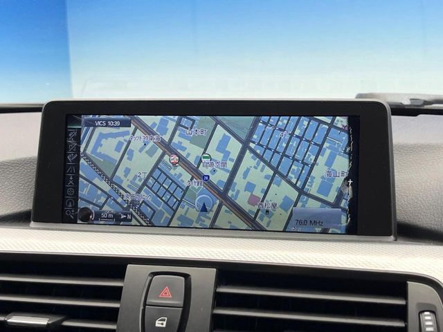 ●純正ナビ:一体感のあるナビは、高級感ある車内を演出してくれます。オーディオ機能も充実しておりますので、運転もより楽しめます♪