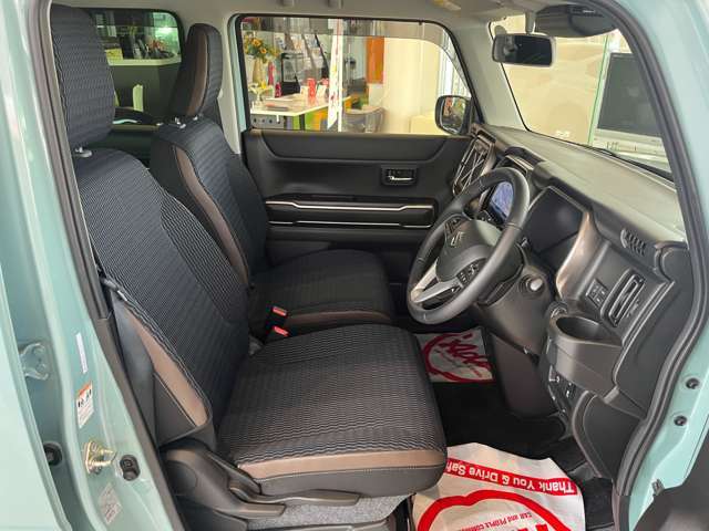 運転者にとっては日々使用することとなる運転席です。運転席が快適だと運転に集中することができますね。
