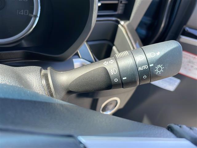 【オートライト】は、付け忘れや消し忘れを防ぐことができます。高速道路などのトンネルなどにも役立ちます♪
