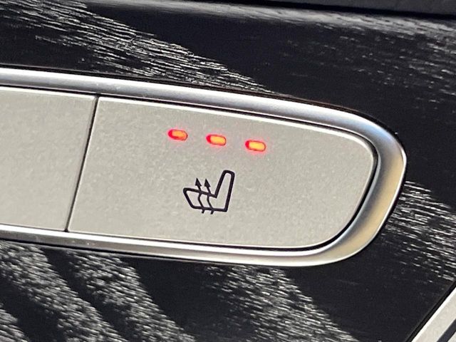 ●フロントシートヒーティング：運転席・助手席共に三段階で調節が可能なシートヒーターを装備しております。季節を問わず快適にご使用いただけます。