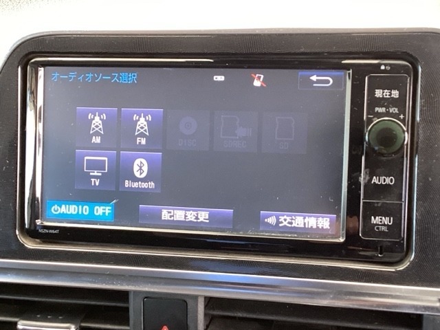 ナビ機能だけでなく、フルセグ、Bluetooth、DVDとCD再生などのオーディオ機能がついています！