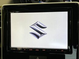 【純正8型ナビ】人気の純正ナビを装備しております。ナビの使いやすさはもちろん、オーディオ機能も充実！キャンプや旅行はもちろん、通勤や買い物など普段のドライブも楽しくなるはず♪