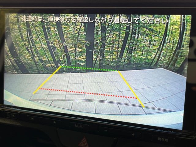 【バックカメラ】駐車時に後方がリアルタイム映像で確認できます。大型商業施設や立体駐車場での駐車時や、夜間のバック時に大活躍！運転スキルに関わらず、今や必須となった装備のひとつです！