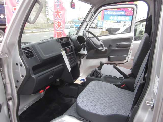ご購入特典として、半年ごとに無料点検を実施しております。車検や鈑金塗装　ボディコーティング　室内クリーニング　自動車保険などお車の管理はお任せ下さい。HP　c-king.com