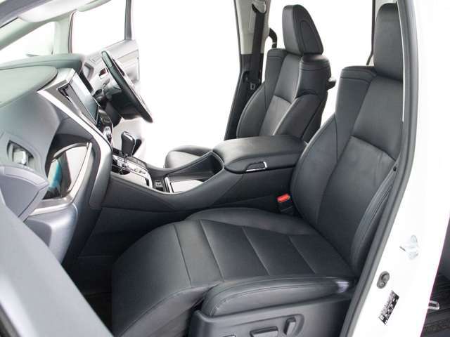 パワーシート装備！シート上下やチルトなど、シート位置の微調整が電動で可能となります！