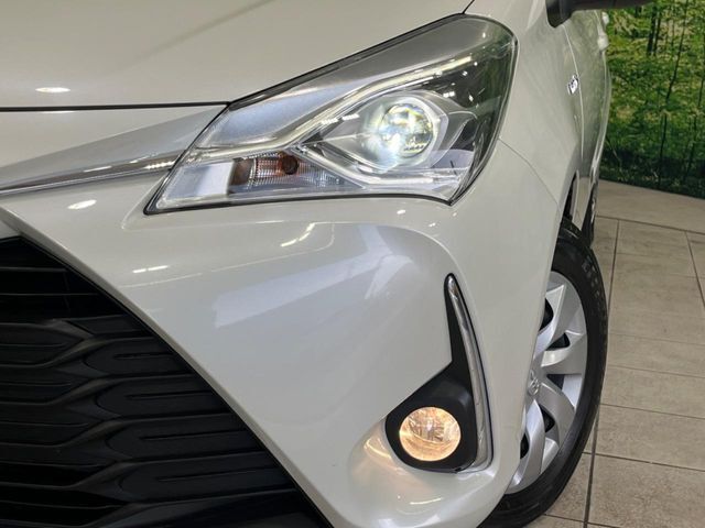 【LEDヘッドライト】悪天候や夜間走行時も良好な視界を確保し安心して運転できる高輝度LEDヘッドライトを装備！点灯速度が早く、消費電力も抑えられています。