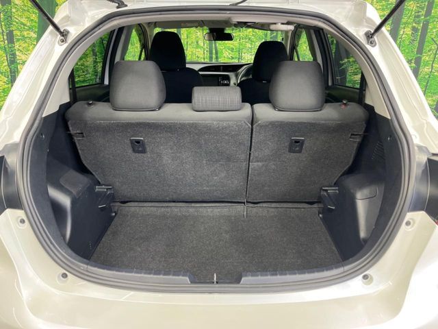 普段のお買い物や通勤、送迎等に十分な荷室スペースを確保しております。セカンドシートを倒すと、大きな荷物の積載も可能です♪