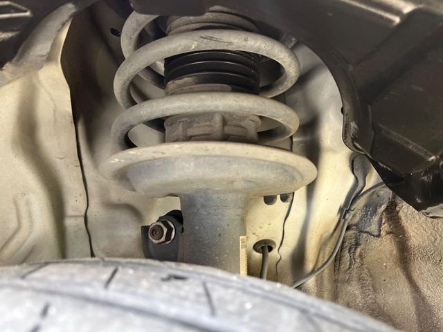 お車を安心してお乗りいただく為には、足回りの定期点検が欠かせません。サービスサポート（有償保証）では無料点検もご提供しており、安心のカーライフをお過ごしいただけるサポート体制が整っています。