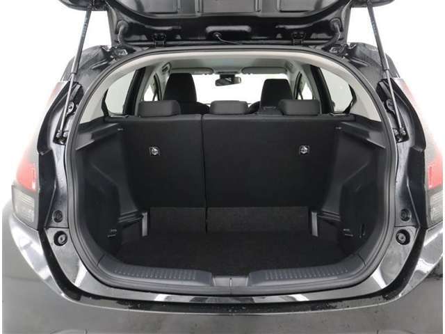 ☆普段のお買い物では十分な荷室空間ですね♪