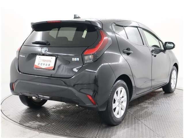 ☆ハイマウントストップランプは、後方から見やすい高さにあり、追突防止に有効ですね♪