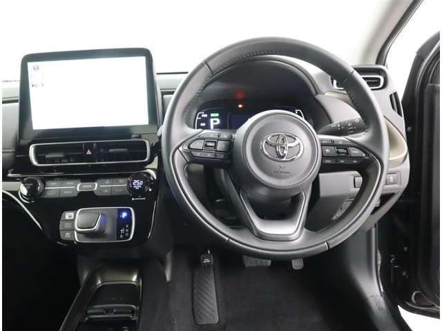 ☆しっかりまとまった感のあるインパネ。各操作スイッチなども使いやすい位置に配置されていますよ。